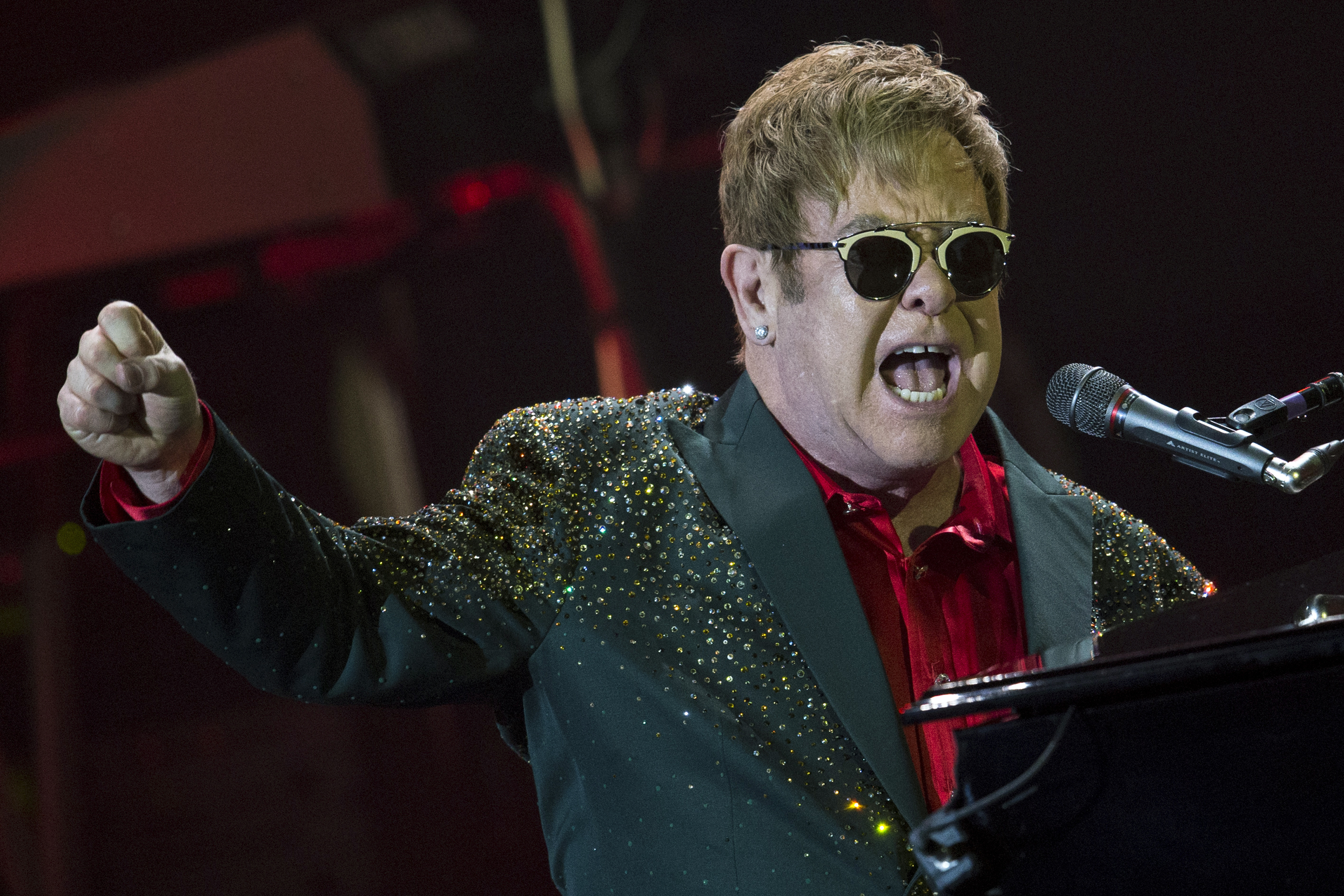Elton John doesn't see Putin, hopes for future meeting
