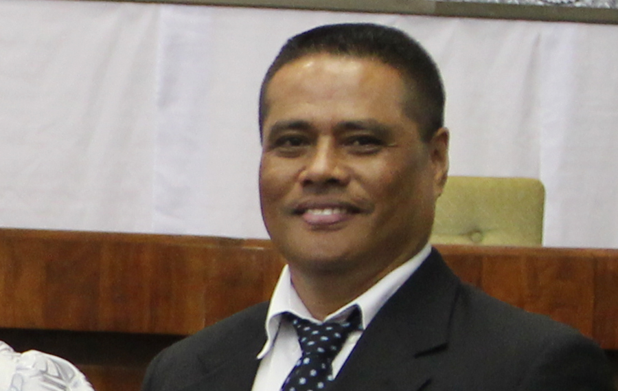C.E.O. defends $121,000 six months contract