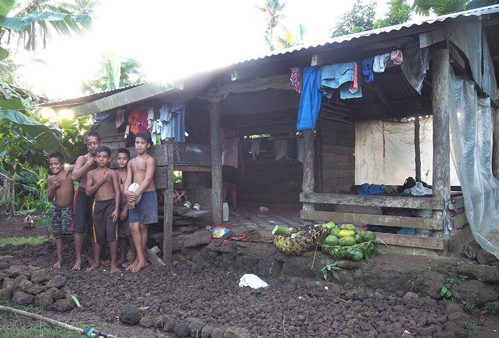 Sefulu ma le ono tausaga o feagai pea se aiga ma mafatiaga