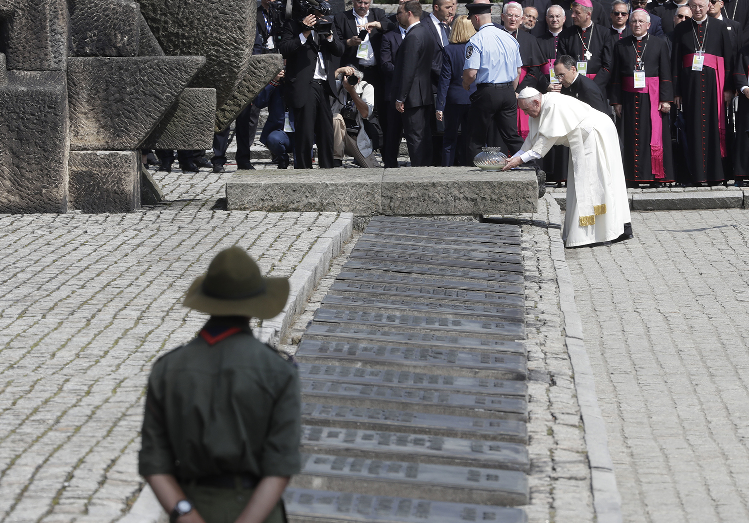 Pope visits Auschwitz, begs God to forgive "so much cruelty"