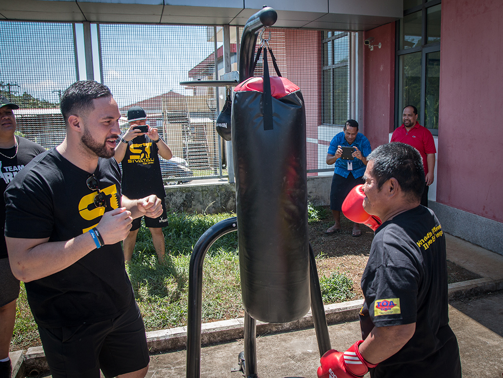 Mental Health Unit gets boxing equipment