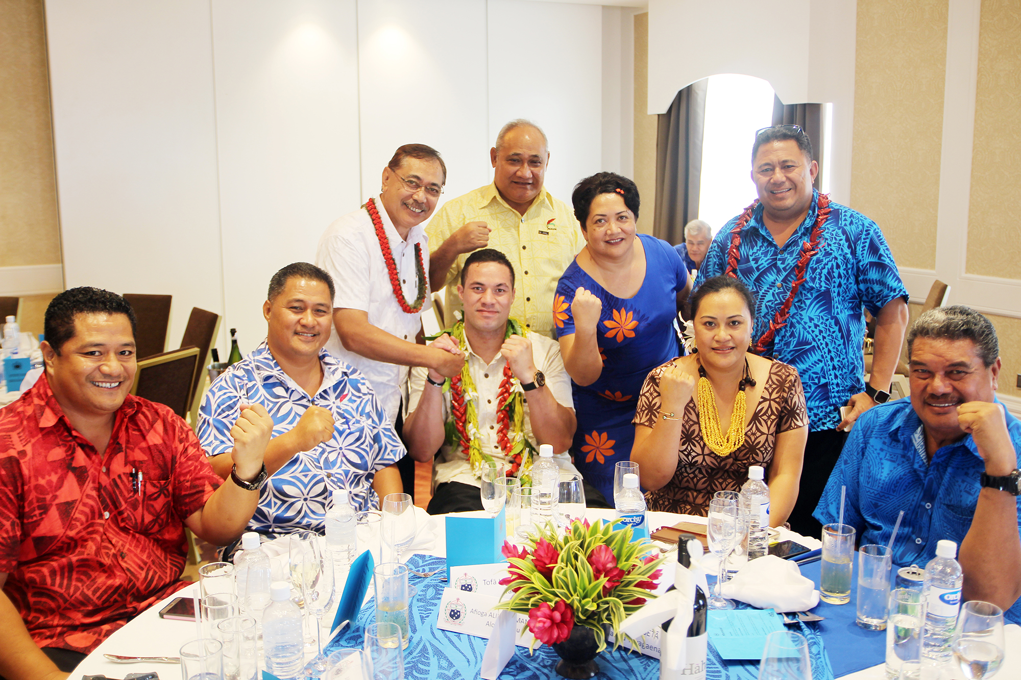 Champ fights back tears in thanking Samoa