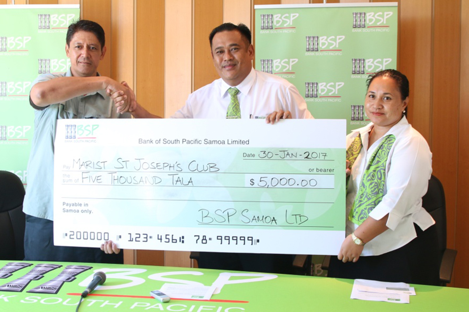 Bank donates $5,000 to Marist