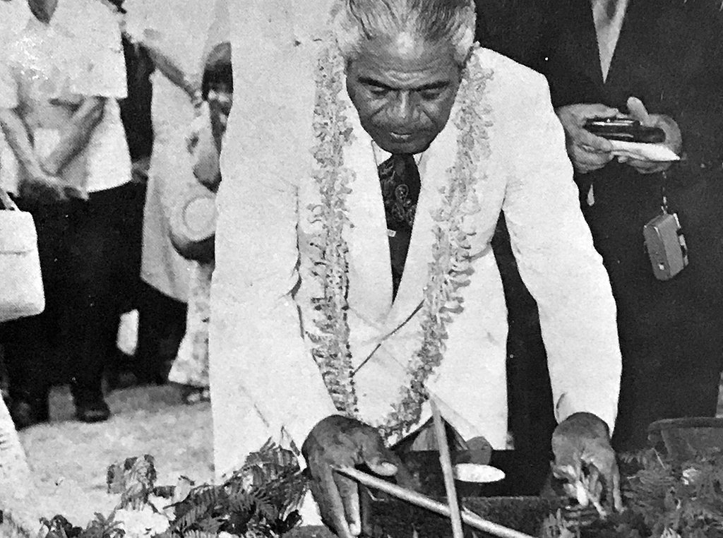 His Highness lays stone