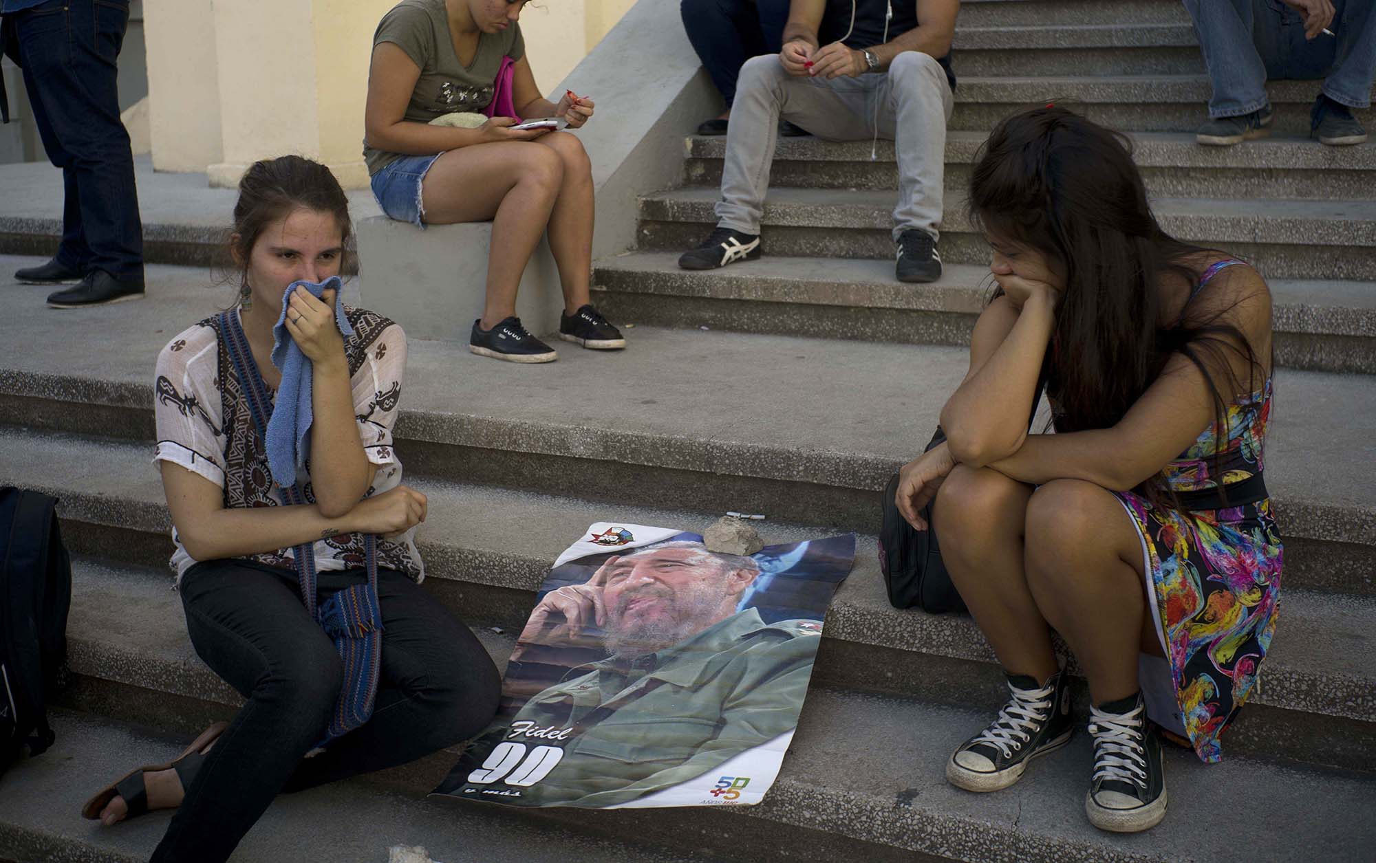 Weeping, hopeful, Cubans look to future without Fidel Castro