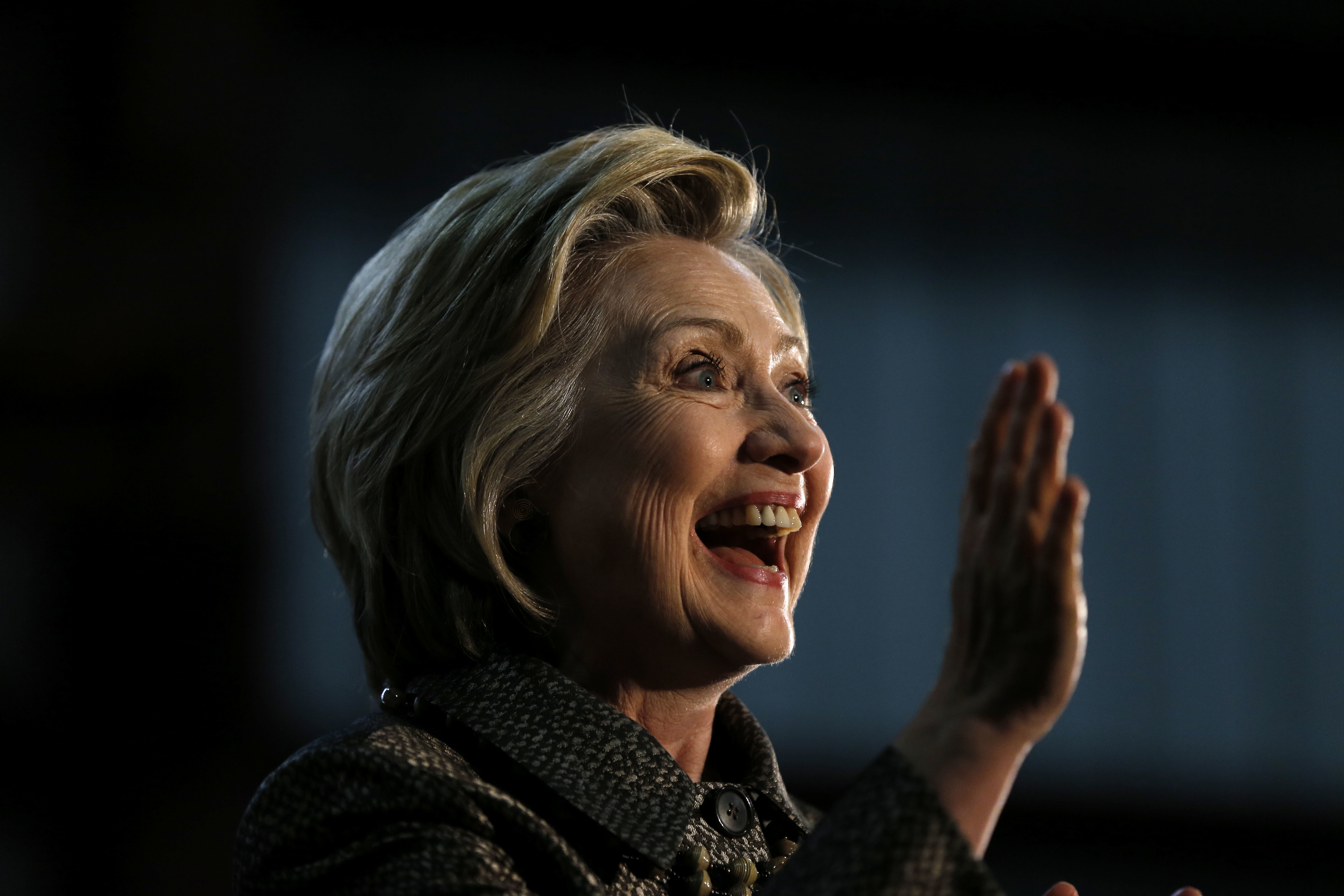 Trump, Clinton aim for sweeps of Northeastern primaries