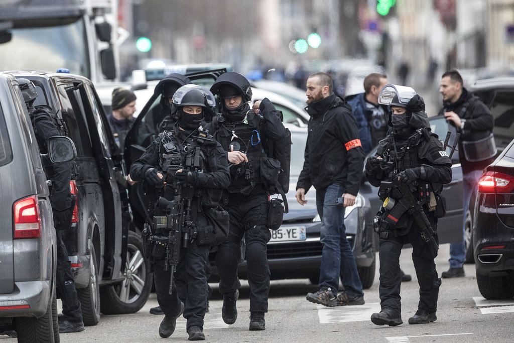 France: Shooting suspect evades police for 2nd day