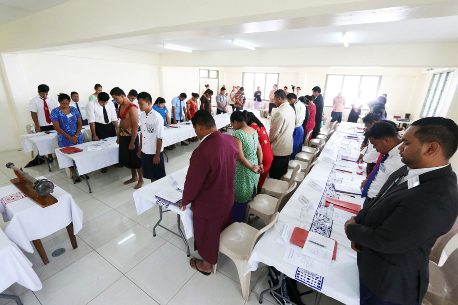 Samoa Youth learn about Parliament