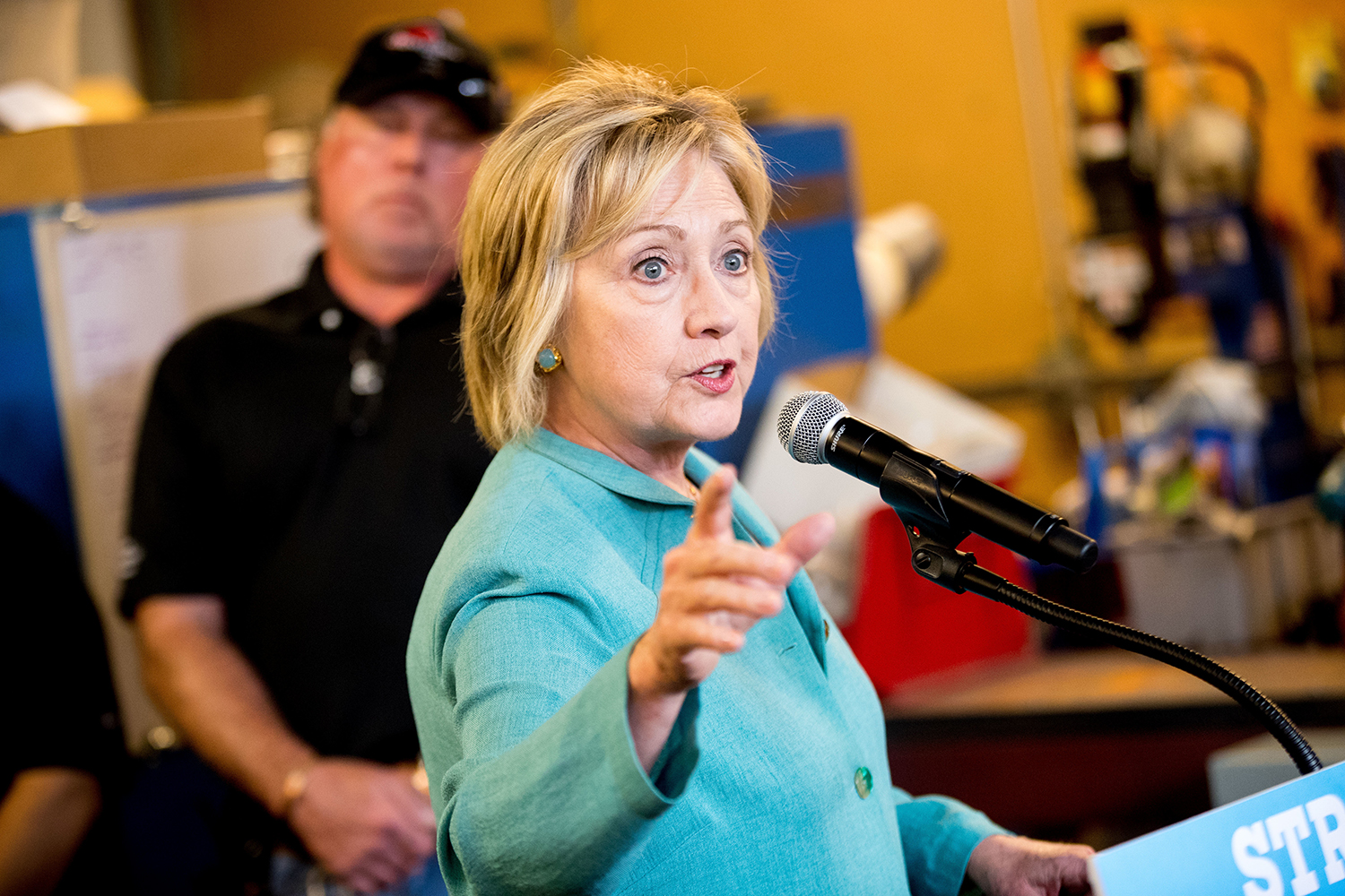 Clinton wooing a new group of voters: Republicans