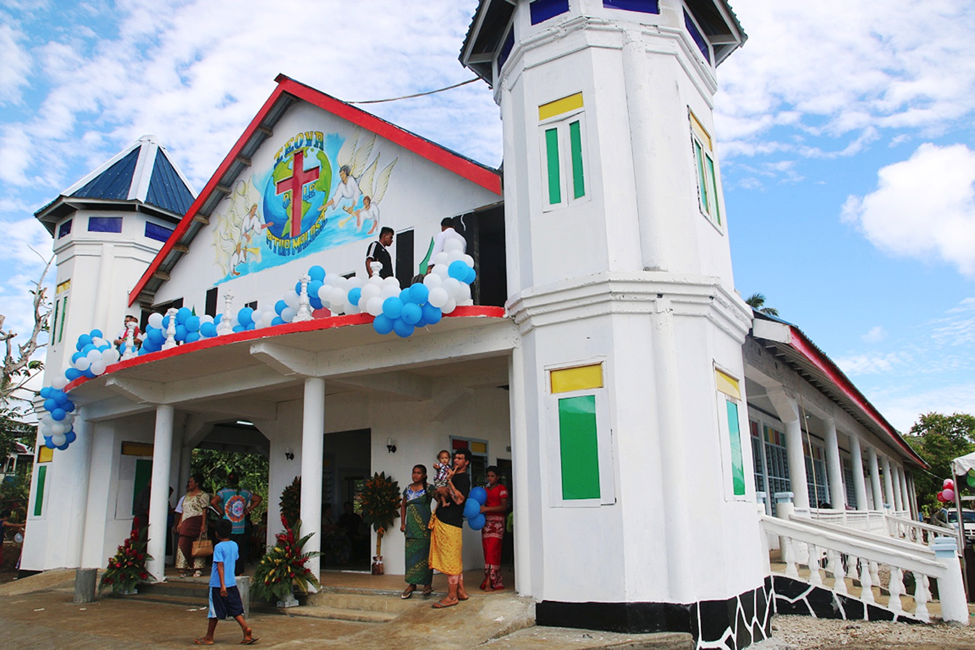 Solosolo dedicates new church