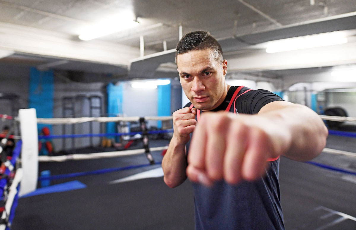 Heavyweight champ thinks of Samoa from Las Vegas