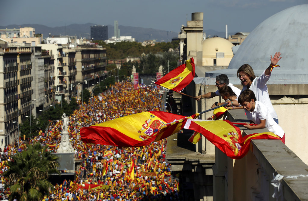 Spanish unionists find their voice in huge Barcelona rally