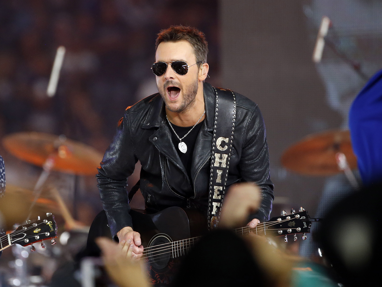 Virtual reality, apps add interactivity to music videos