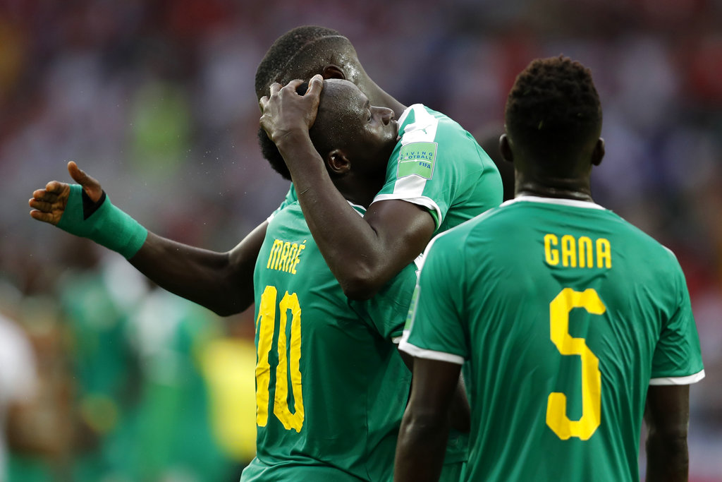 Senegal beats Poland 2-1, 1st African win at World Cup