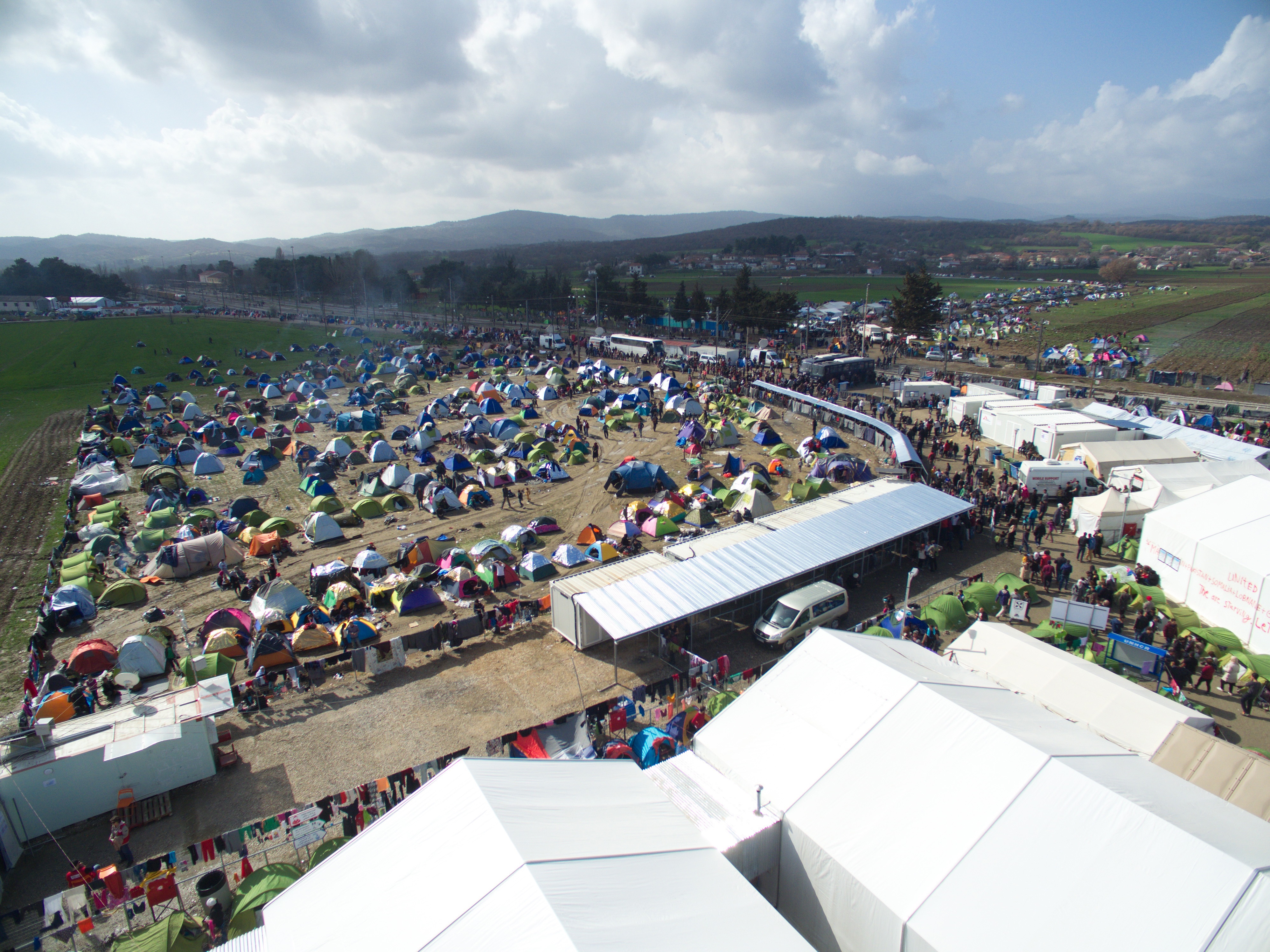 Greece prepares to help up to 150,000 stranded migrants