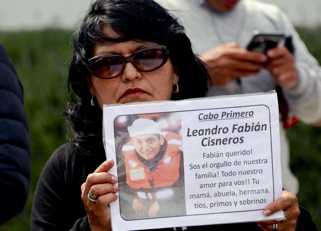 Missing sub crew families ask Argentina to continue rescue