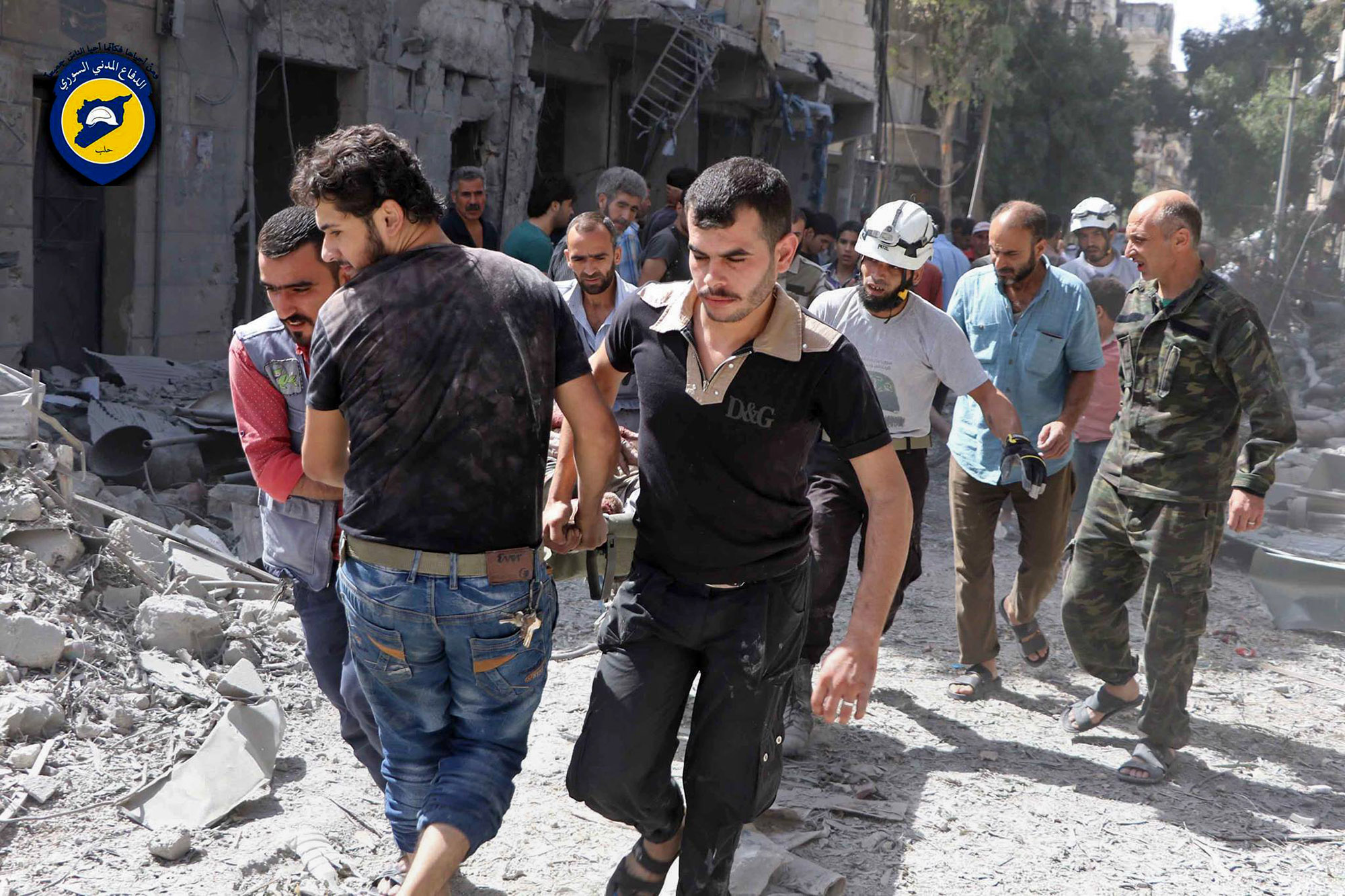 Airstrike hits medics in Syria as UN moves to resume aid