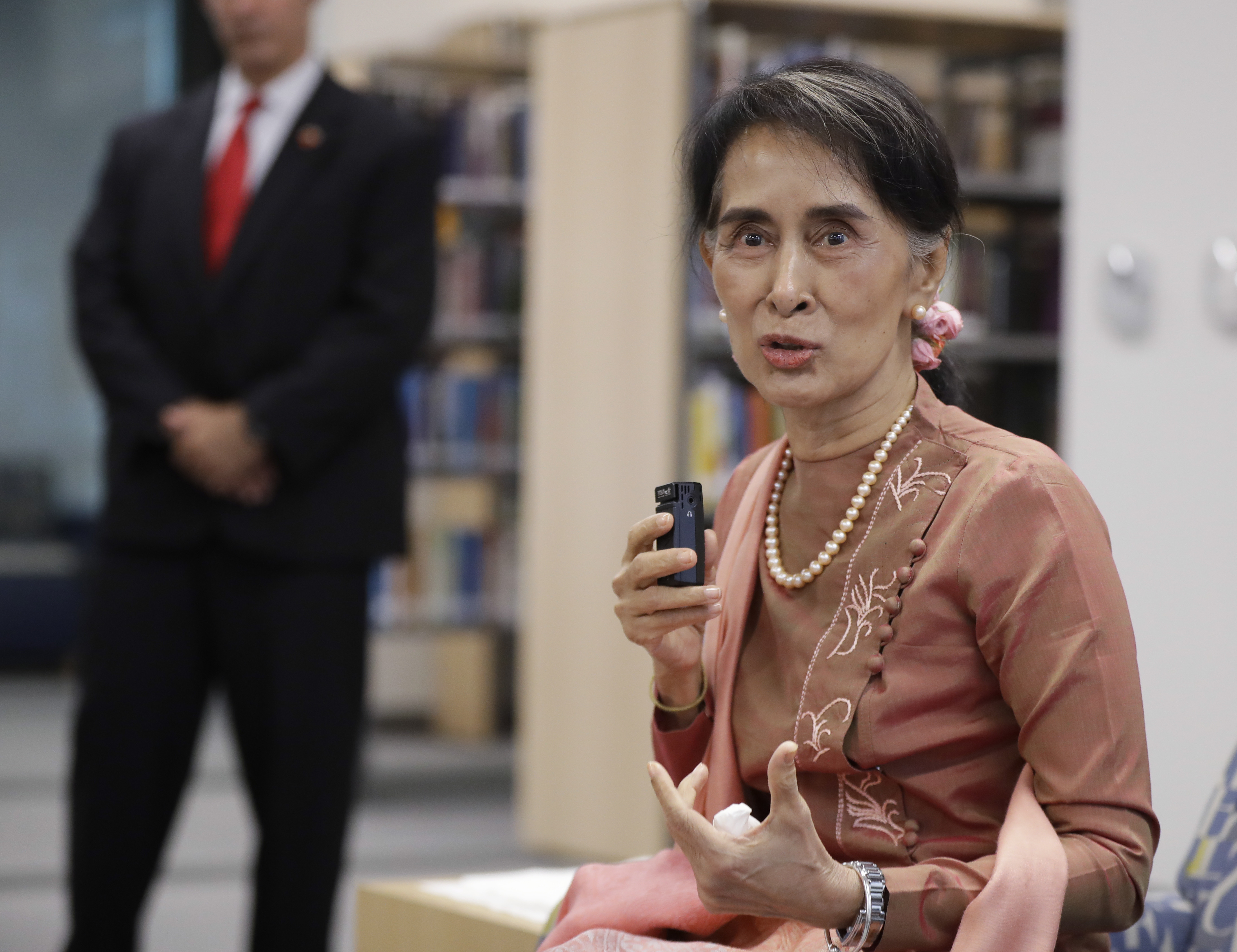 Myanmar leader has questions for US high school students