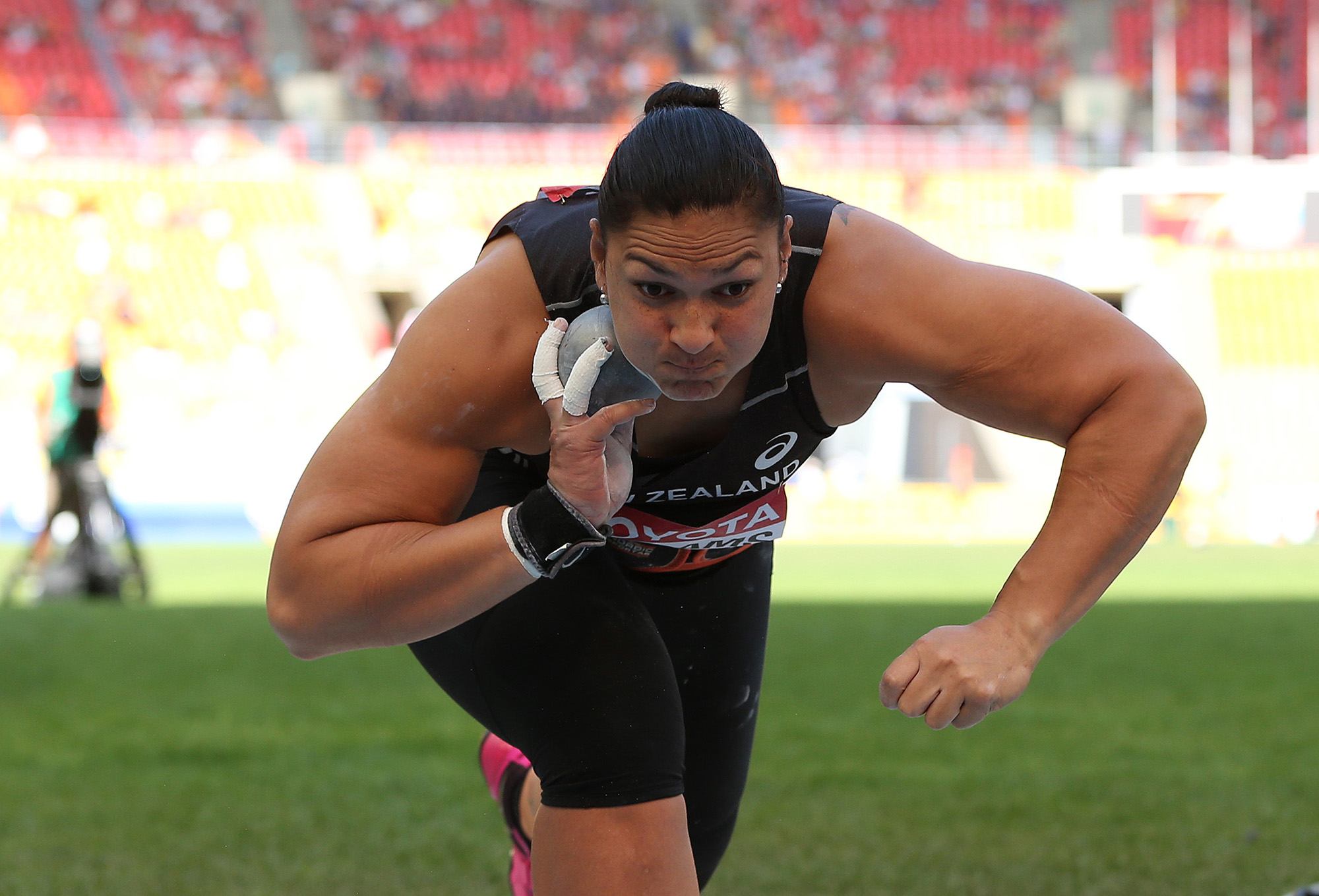 Golden girl Valarie Adams  to visit Samoa