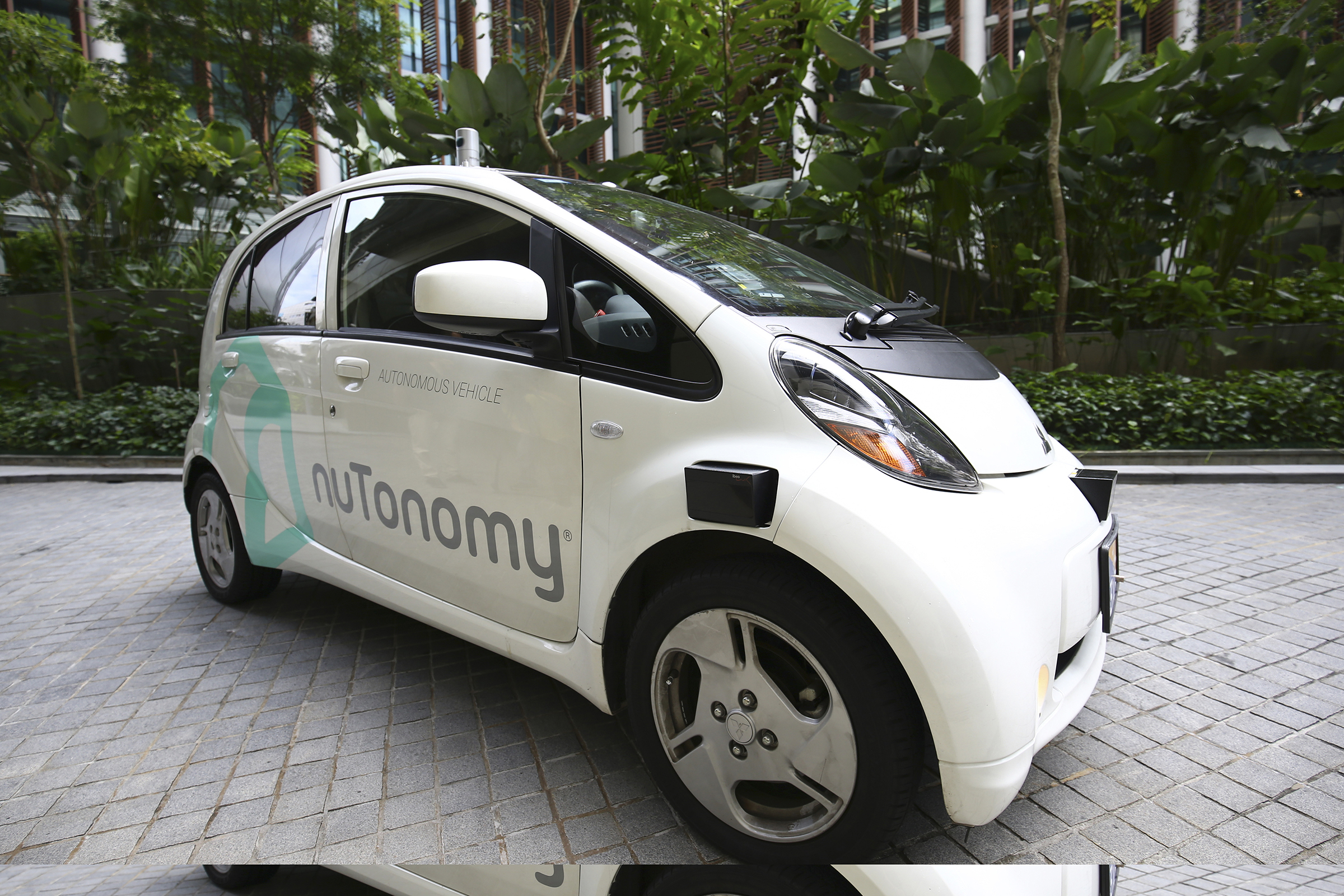 World's first self-driving taxis debut in Singapore