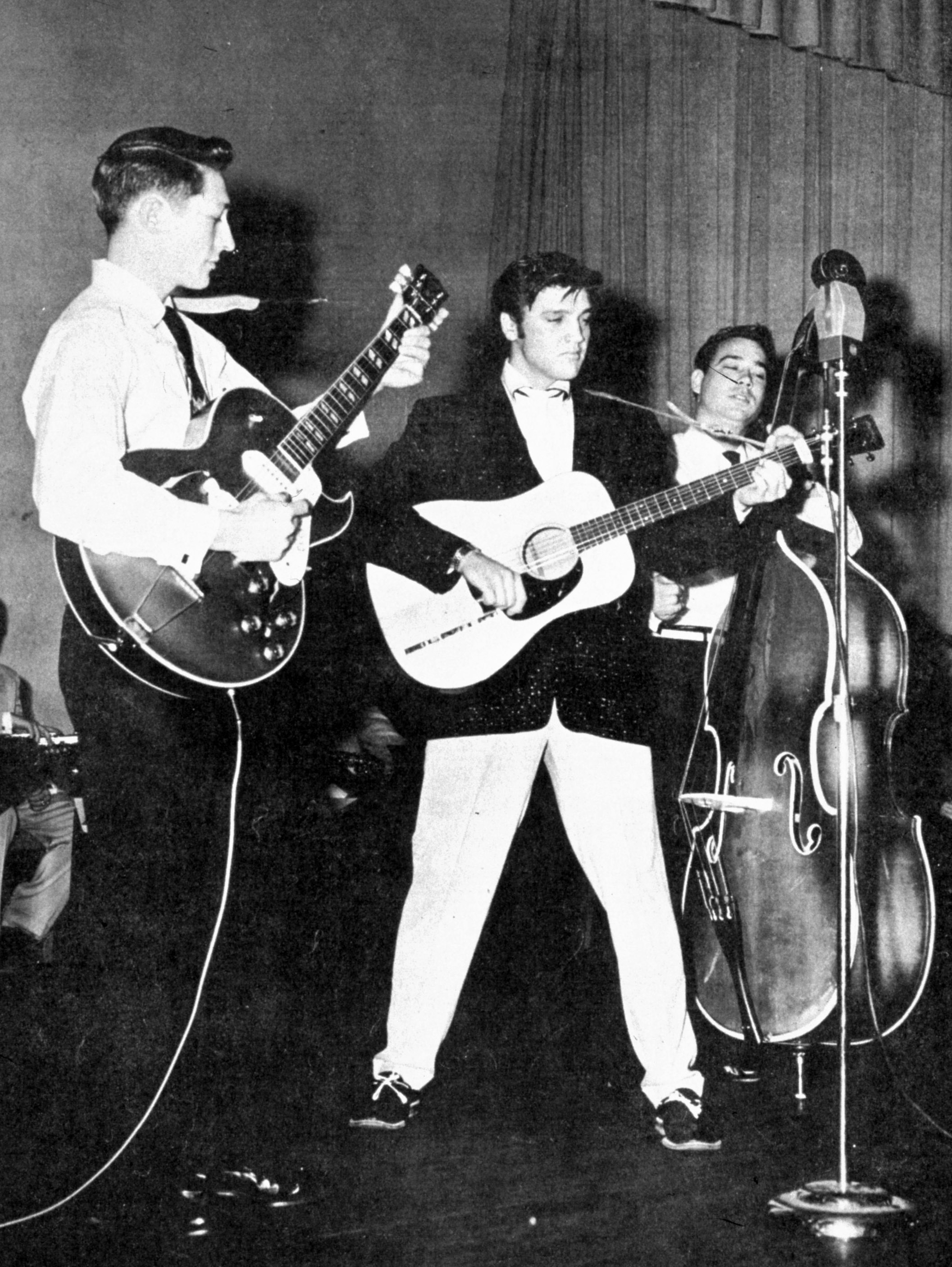 Scotty Moore, Elvis Presley's first guitarist, dies at 84