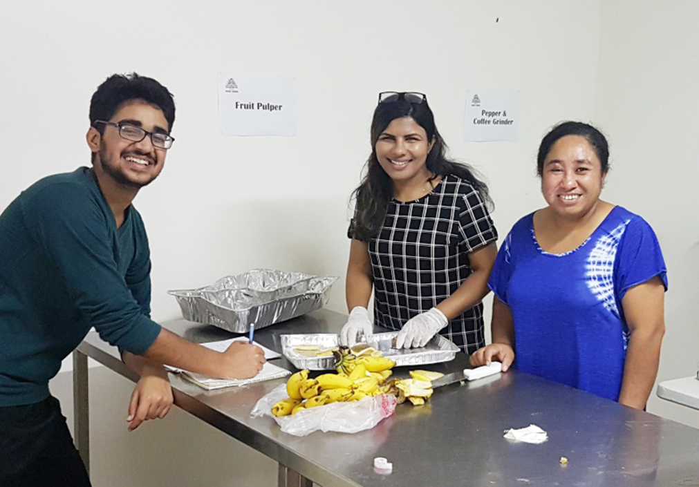 Aussie students lend a hand