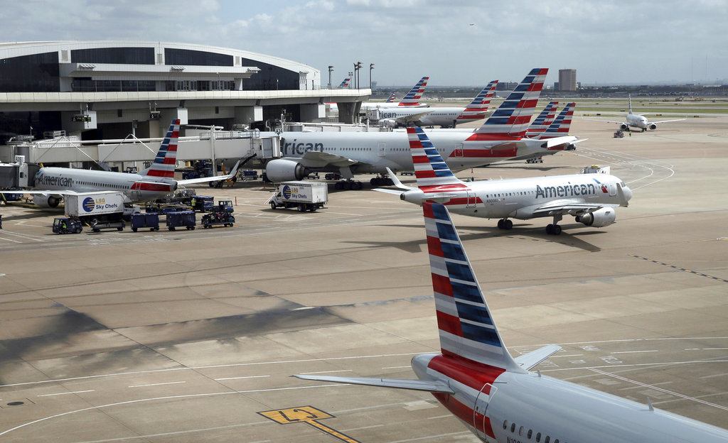 2 airlines ask US not to put migrant children on flights