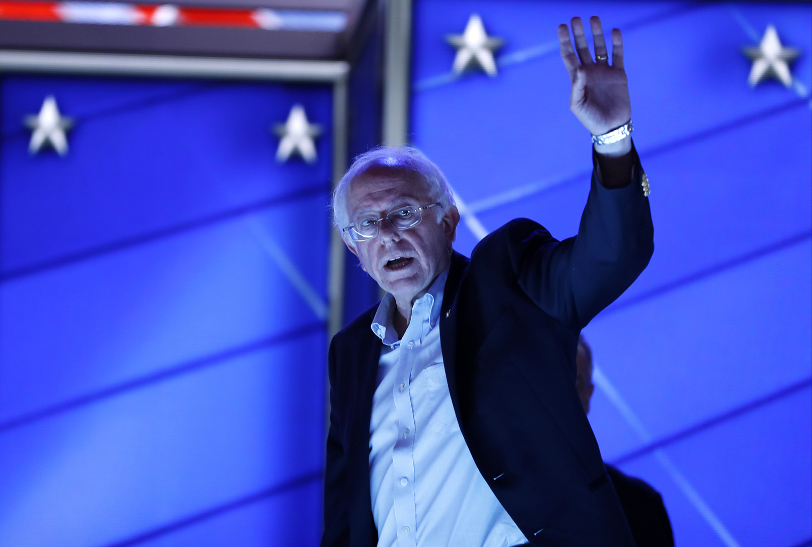 Clinton turns to party's stars to quiet Democratic firestorm