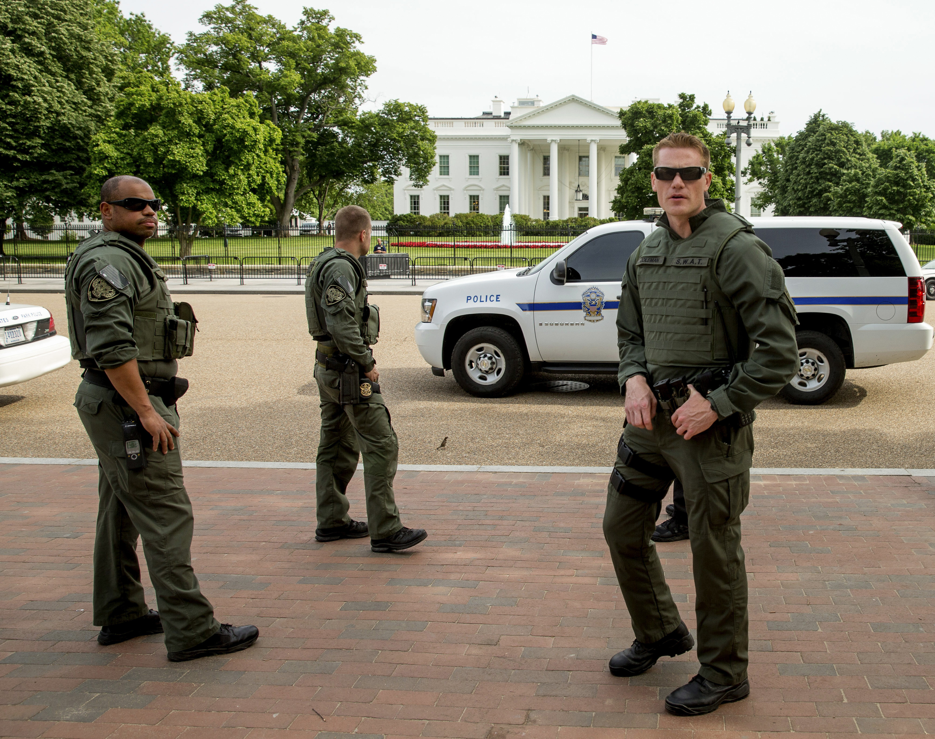 Secret Service shoots man with gun outside White House