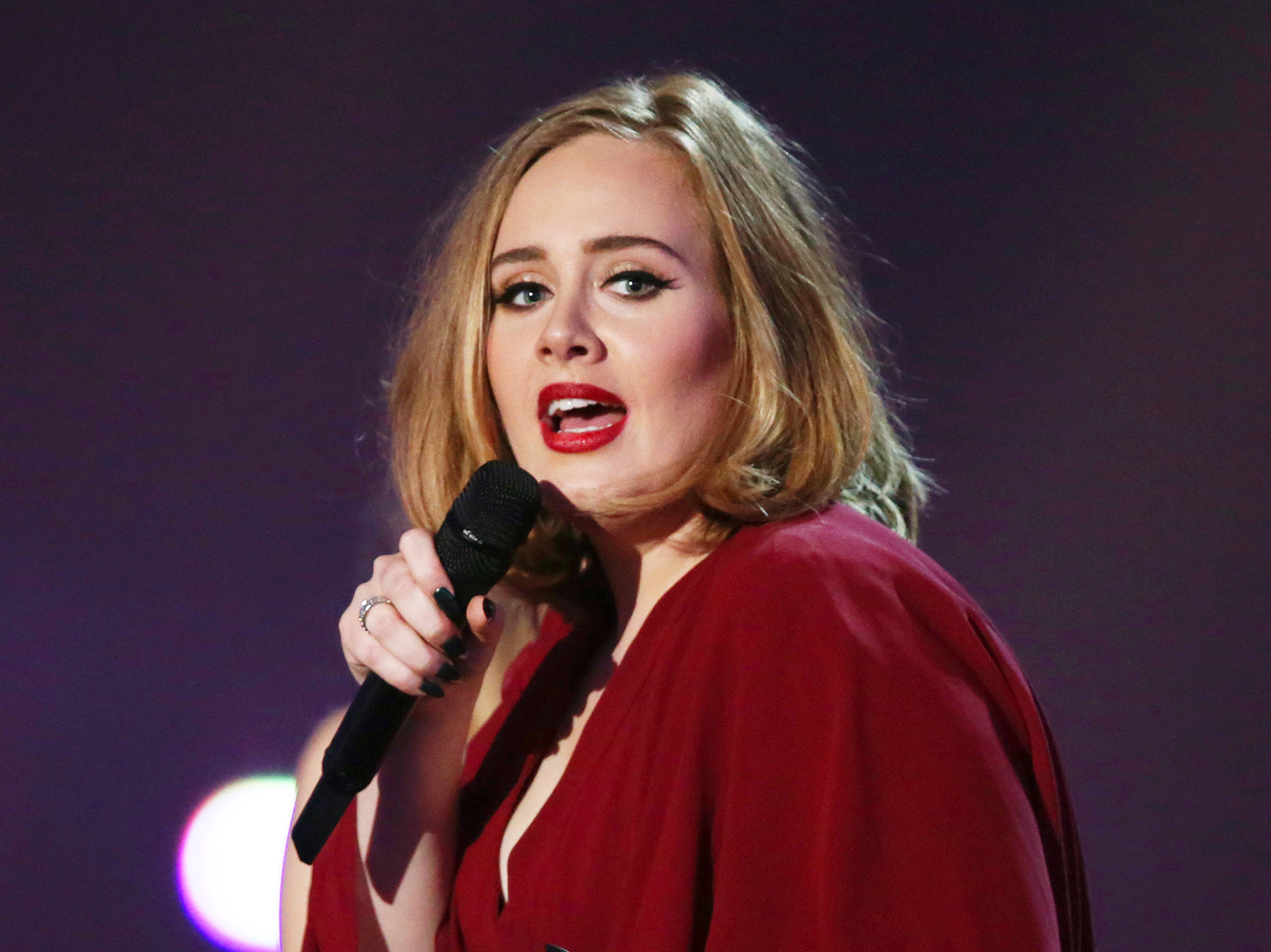Samoa Observer | British singer Adele postpones Phoenix concert due to